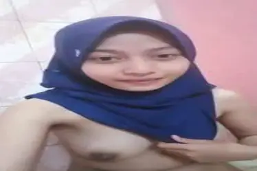 Melly Hijab Cantik Sange Dikamar Mandi 1